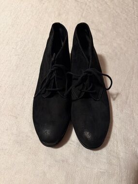 SoftWalk Black Suede Lace-Up Loafers